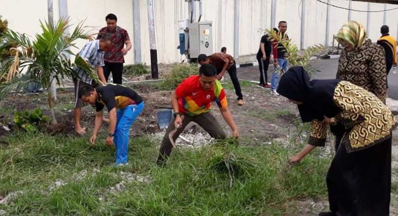 Detail Gambar Orang Lagi Kerja Bakti Nomer 39