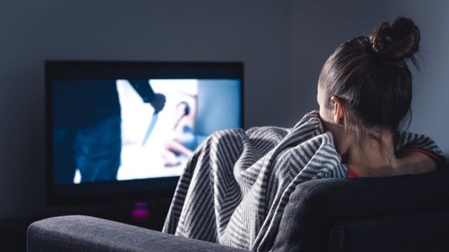 Gambar Orang Lagi Nonton - 48+ Koleksi Gambar