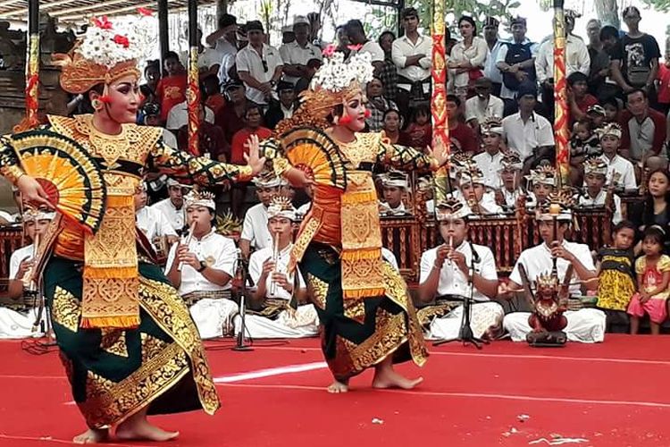 Detail Gambar Orang Latihan Menari Bali Nomer 26