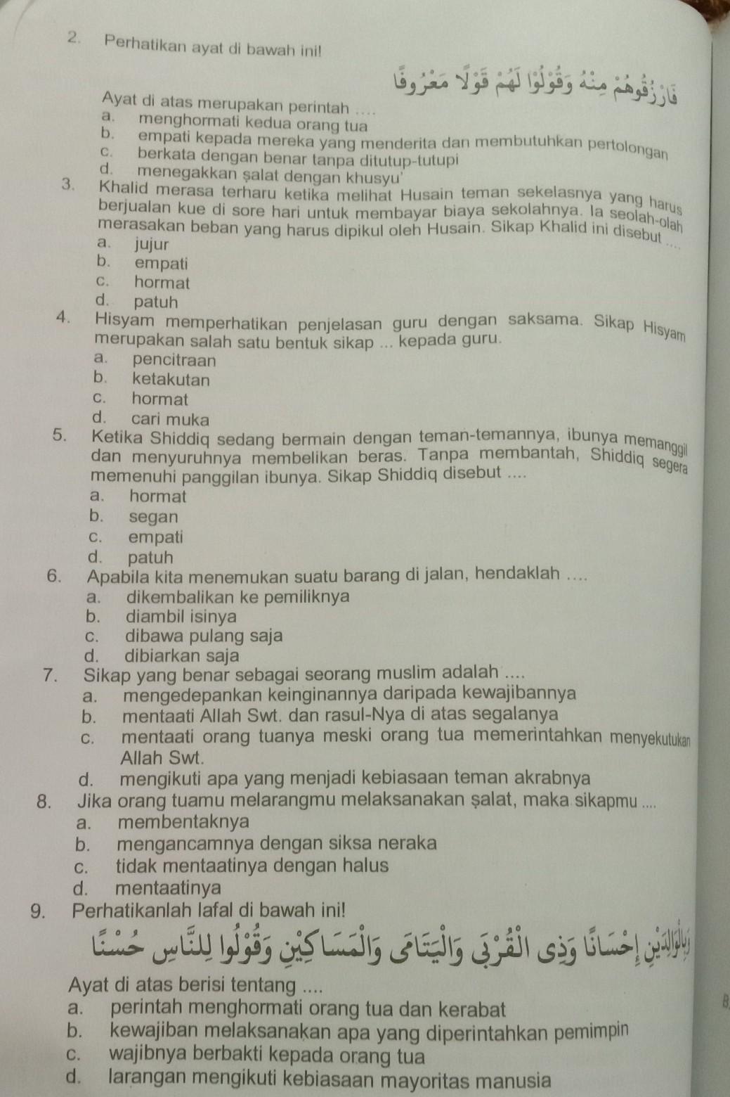 Detail Gambar Orang Memberi Masukan Nomer 15