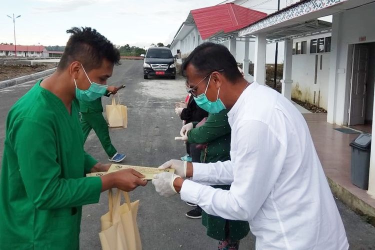 Gambar Orang Pulang Dari Rumah Sakit - KibrisPDR