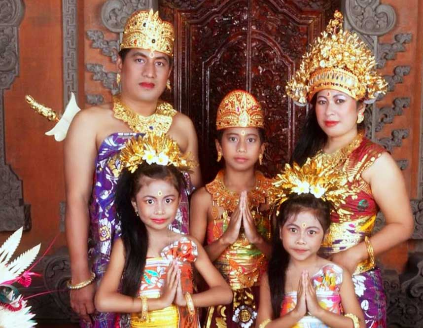 Detail Gambar Pakaian Adat 34 Provinsi Di Indonesia Dan Penjelasannya