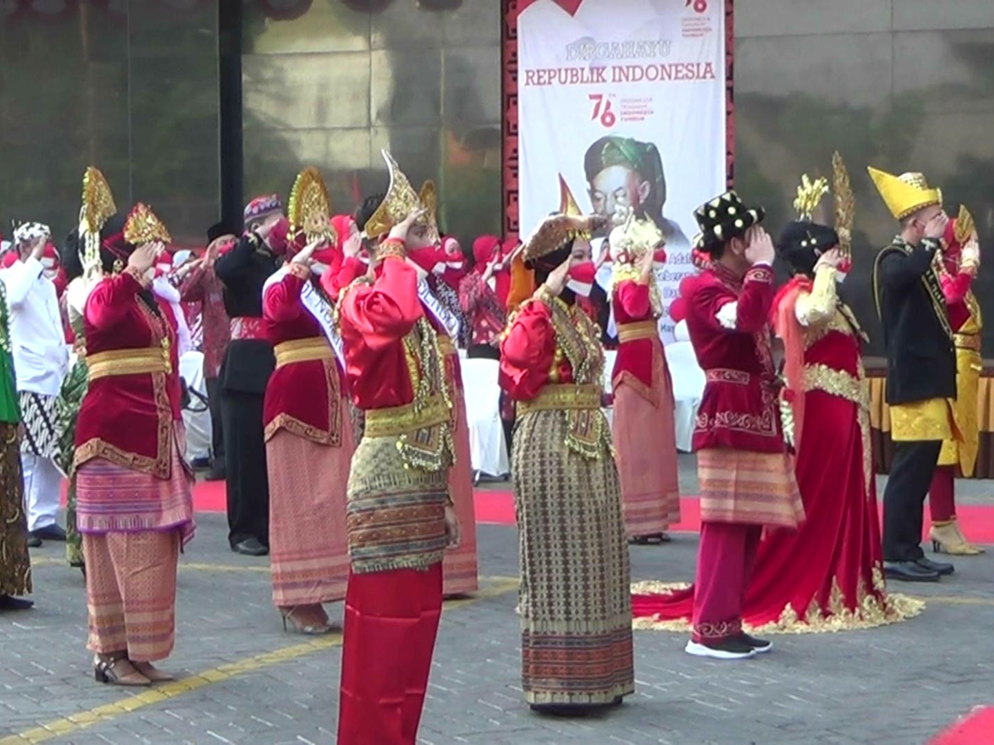 Detail Gambar Pakaian Adat Di Indonesia Beserta Namanya Nomer 34