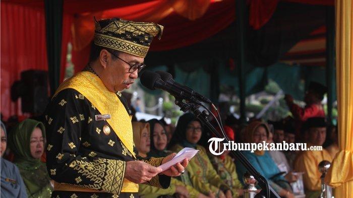 Detail Gambar Pakaian Adat Riau Beserta Namanya Nomer 36