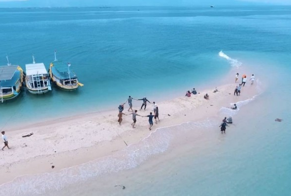 Detail Gambar Pantai Gili Ketapang Nomer 13