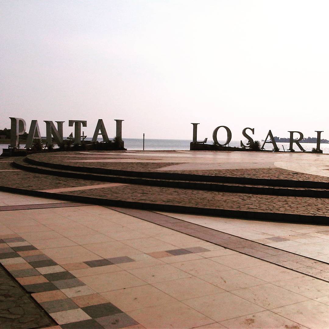 Detail Gambar Pantai Losari Di Makassar Nomer 16