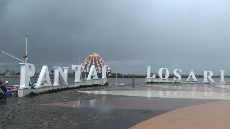 Detail Gambar Pantai Losari Di Makassar Nomer 39