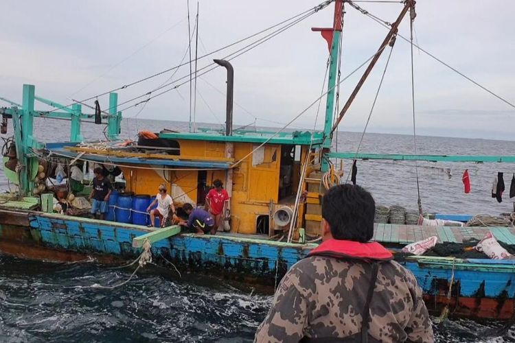 Detail Gambar Penangkapan Ikan Di Laut Sulawesi Nomer 4