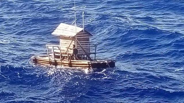 Detail Gambar Perahu Fiberglass Nelayan Di Tengah Laut Nomer 3