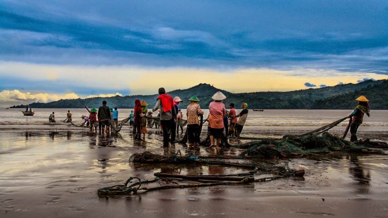 Detail Gambar Profesi Profesi Manusia Yang Ada Di Pantai Nomer 9