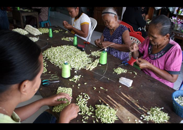 Detail Gambar Rangkaian Bunga Melati Untuk Pengantin Nomer 44