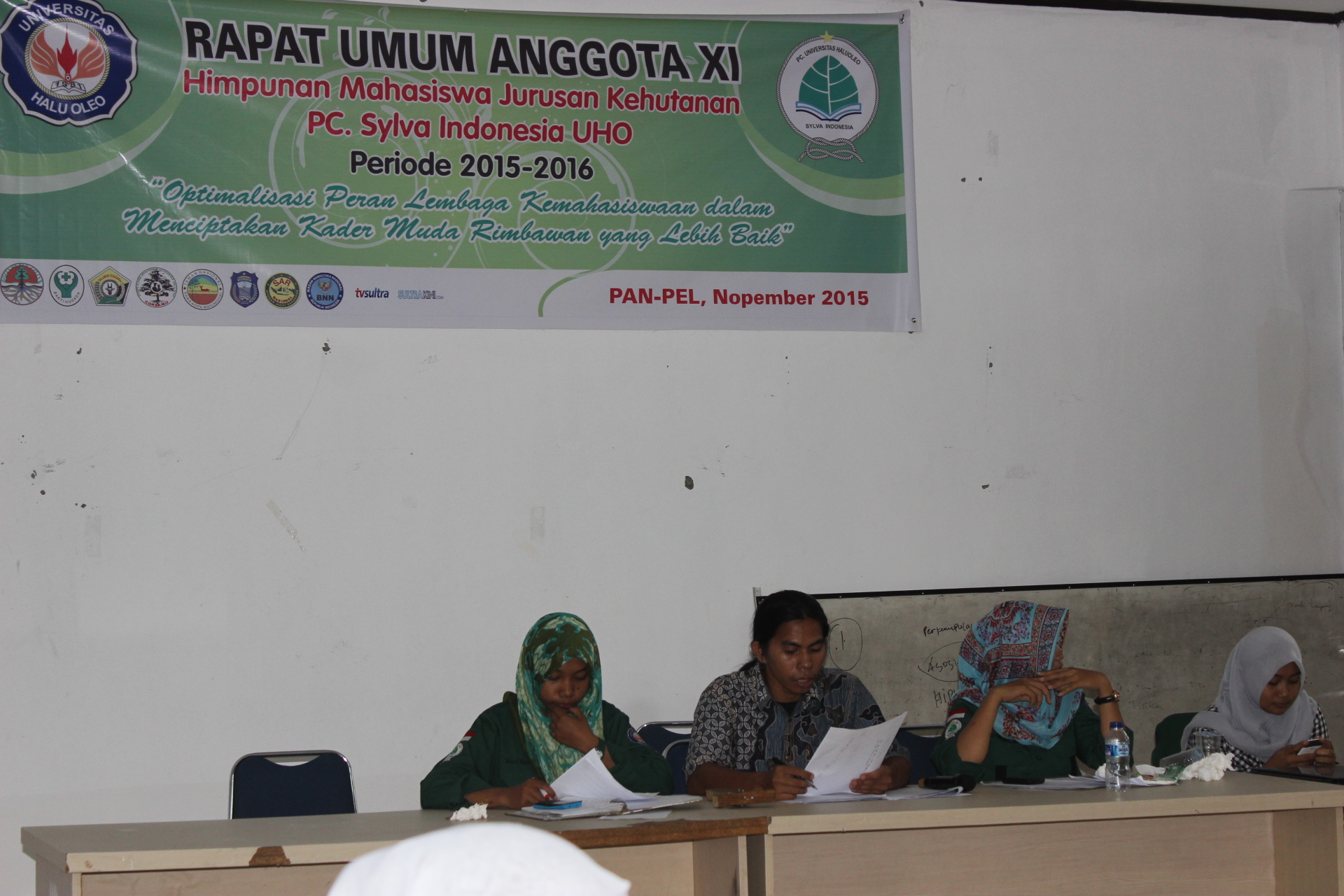 Detail Gambar Rapat Umum Nomer 41