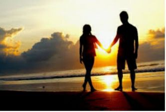 Detail Gambar Romantis Melepaskan Cinta Gambar Gengaman Tangan Di Pantai Nomer 7