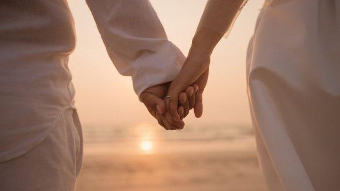 Gambar Romantis Melepaskan Cinta Gambar Gengaman Tangan Di Pantai - KibrisPDR