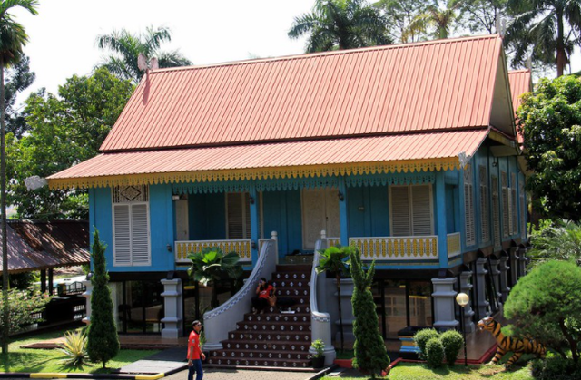 Detail Gambar Rumah Adat Kepulauan Riau Nomer 3