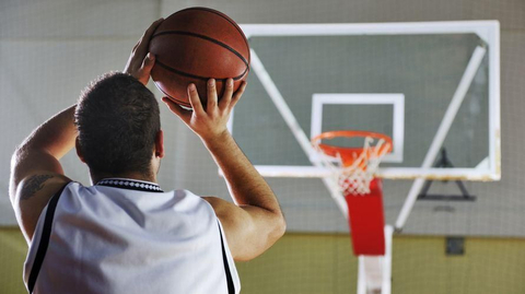 Detail Gambar Sedang Melakukan Gerakan Shooting Bola Basket Nomer 5