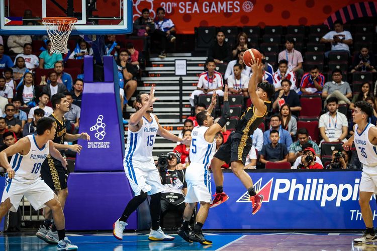 Detail Gambar Sedang Melakukan Gerakan Shooting Bola Basket Nomer 6