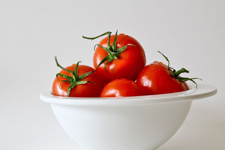Detail Gambar Semangkuk Tomat Sedang Dengan Kulit Nomer 12