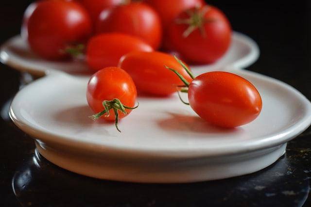 Detail Gambar Semangkuk Tomat Sedang Dengan Kulit Nomer 45