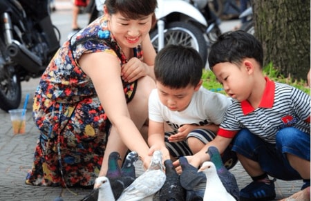 Detail Gambar Sopan Santun Berjalan Di Hadapan Orang Tua Nomer 32