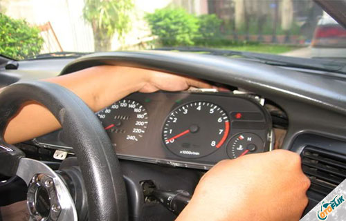 Detail Gambar Speedometer Mobil Nomer 25