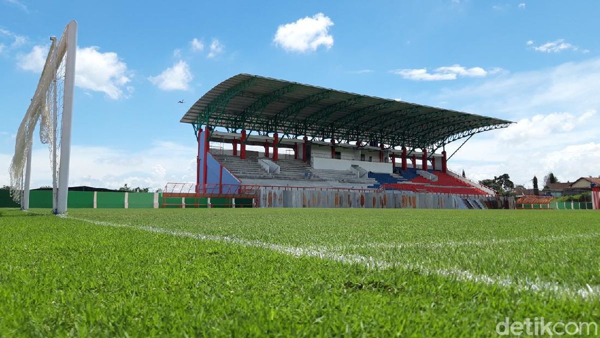 Detail Gambar Stadion Lapangan Sepak Bola Nomer 7