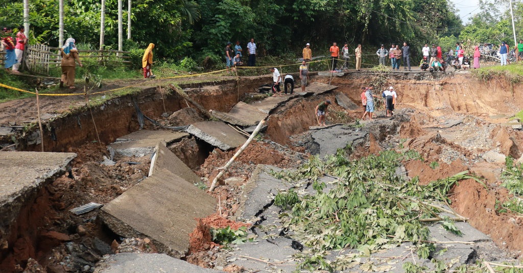 Detail Gambar Tanah Longsor Dan Penjelasannya Nomer 36