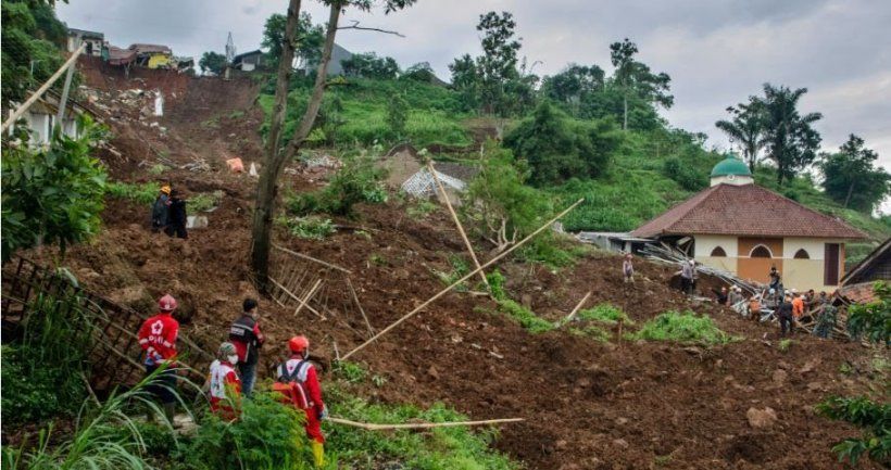 Detail Gambar Tanah Longsor Gambar Tanah Longsor Dan Penjelasannya Nomer 41