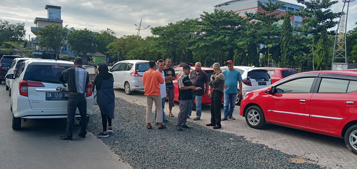 Detail Gambar Taxi Online Yang Beroperasi Di Bandara Nomer 37