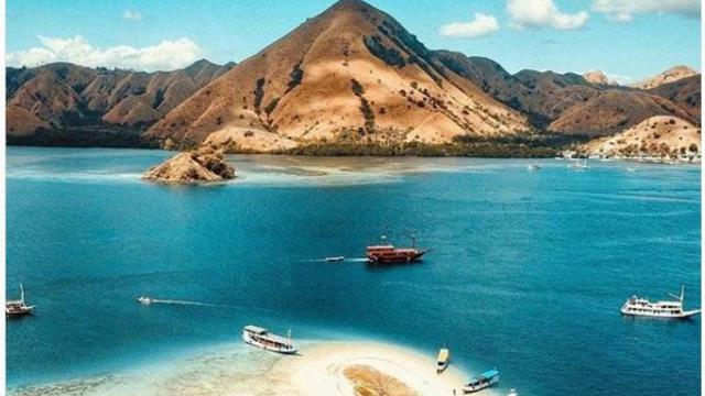 Detail Gambar Tempat Wisata Pulau Komodo Nomer 15