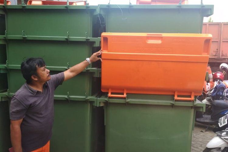 Detail Gambar Tong Sampah Di Kapal Nomer 36