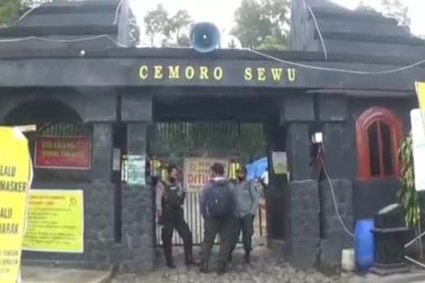 Detail Gambar Turis Asing Di Cemoro Sewu Sine Tulungagung Nomer 23