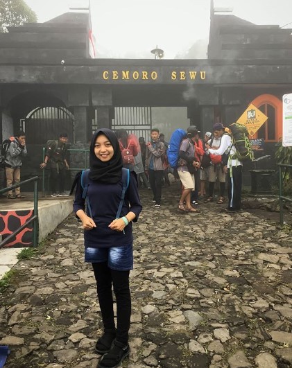 Detail Gambar Turis Asing Di Cemoro Sewu Sine Tulungagung Nomer 25