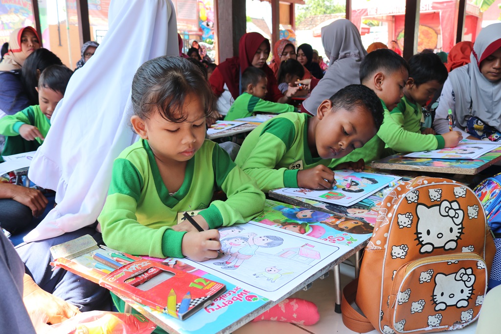 Detail Gambar Untuk Lomba Mewarnai Hari Kartini Nomer 37