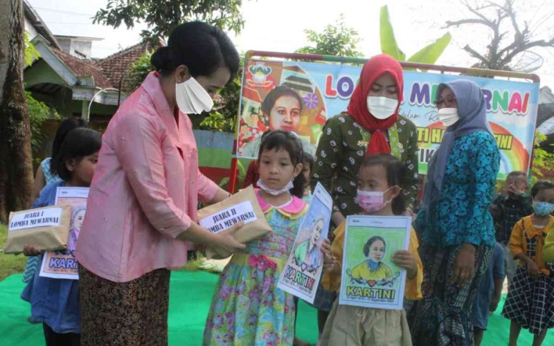 Detail Gambar Untuk Lomba Mewarnai Hari Kartini Nomer 45