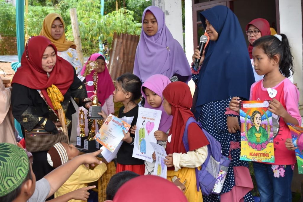 Detail Gambar Untuk Lomba Mewarnai Hari Kartini Nomer 7