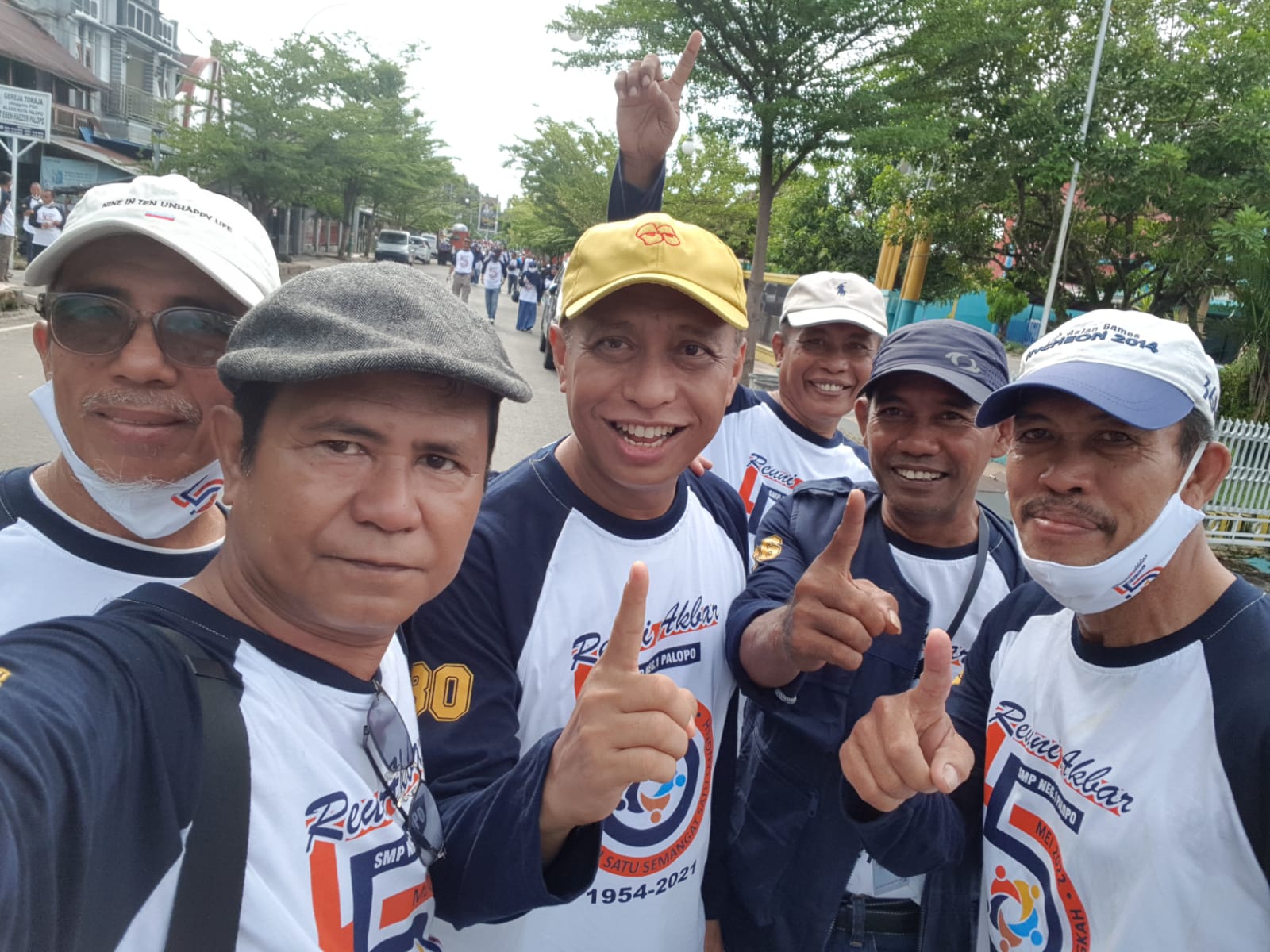 Detail Gambar Untuk Merendahkan Salam Dua Jari Nomer 21