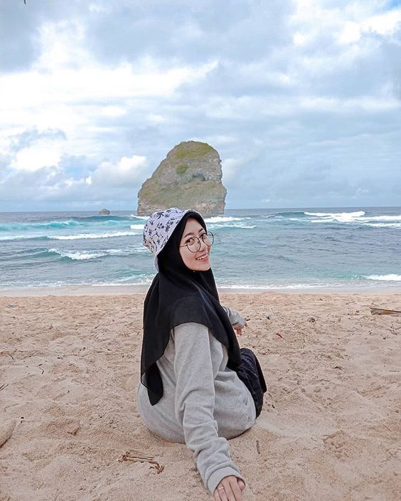 Detail Gaya Berfoto Yang Keren Untuk Wanita Berhijab Nomer 52