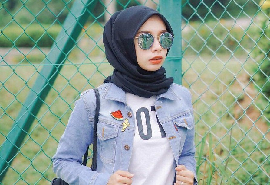 Detail Gaya Berfoto Yang Keren Untuk Wanita Berhijab Nomer 8