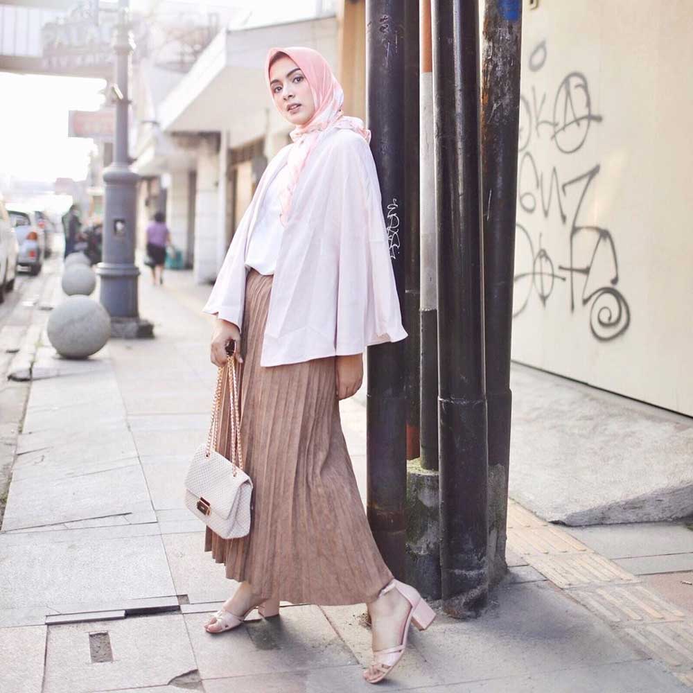 Detail Gaya Foto Ala Selebgram Berhijab Nomer 6