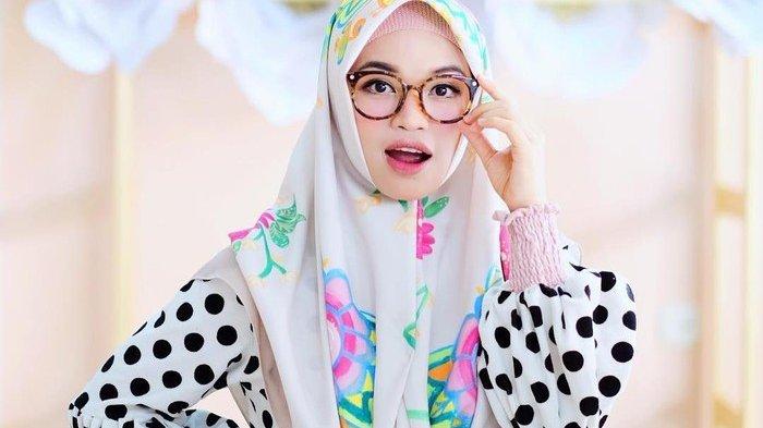 Detail Gaya Foto Ala Selebgram Berhijab Nomer 49