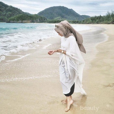 Detail Gaya Foto Ala Selebgram Di Pantai Nomer 9