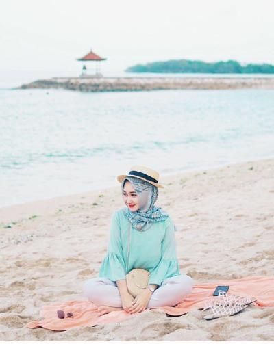 Detail Gaya Foto Ala Selebgram Di Pantai Nomer 14