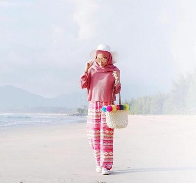 Detail Gaya Foto Ala Selebgram Di Pantai Nomer 22