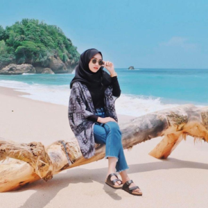 Detail Gaya Foto Ala Selebgram Di Pantai Nomer 27