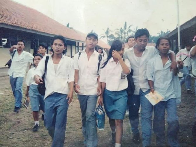 Detail Gaya Foto Anak Sekolah Nomer 32