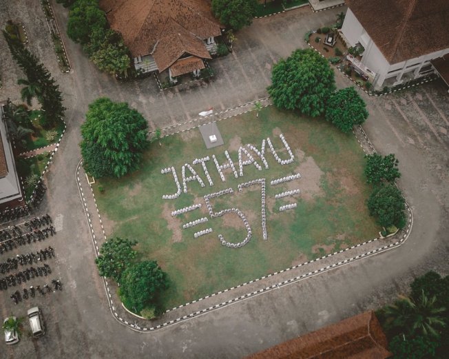 Detail Gaya Foto Buku Tahunan Sekolah Nomer 40