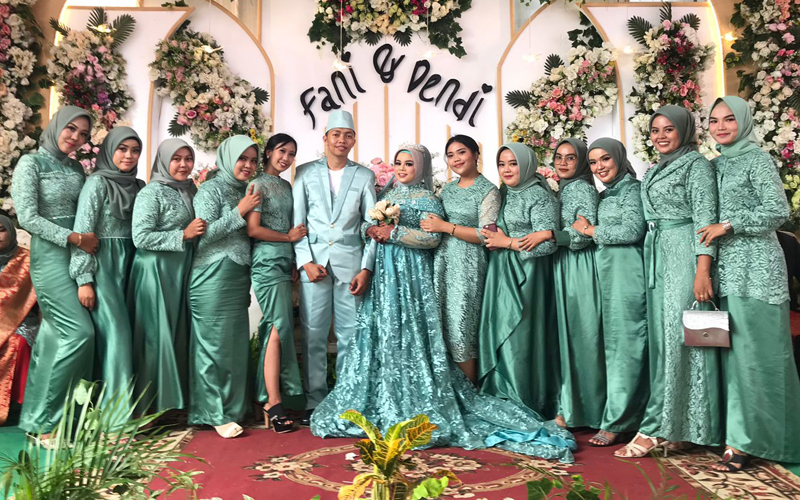 Detail Gaya Foto Pengantin Dan Pagar Ayu Nomer 11