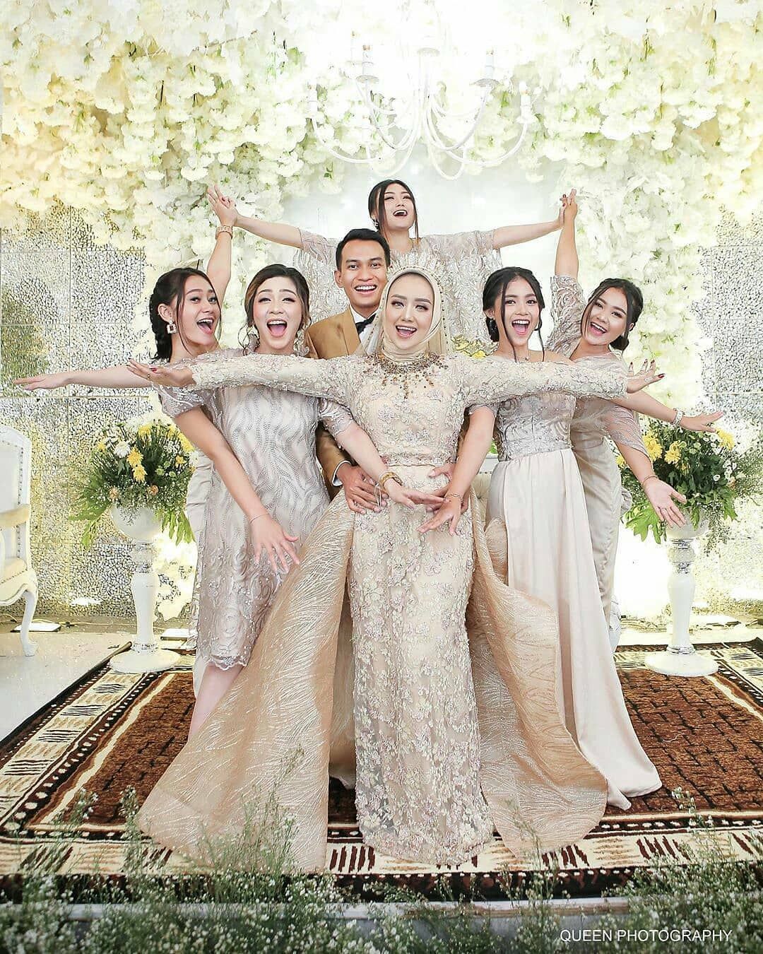 Detail Gaya Foto Pengantin Dan Pagar Ayu Nomer 13