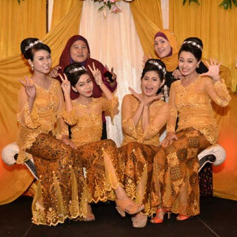 Detail Gaya Foto Pengantin Dan Pagar Ayu Nomer 34